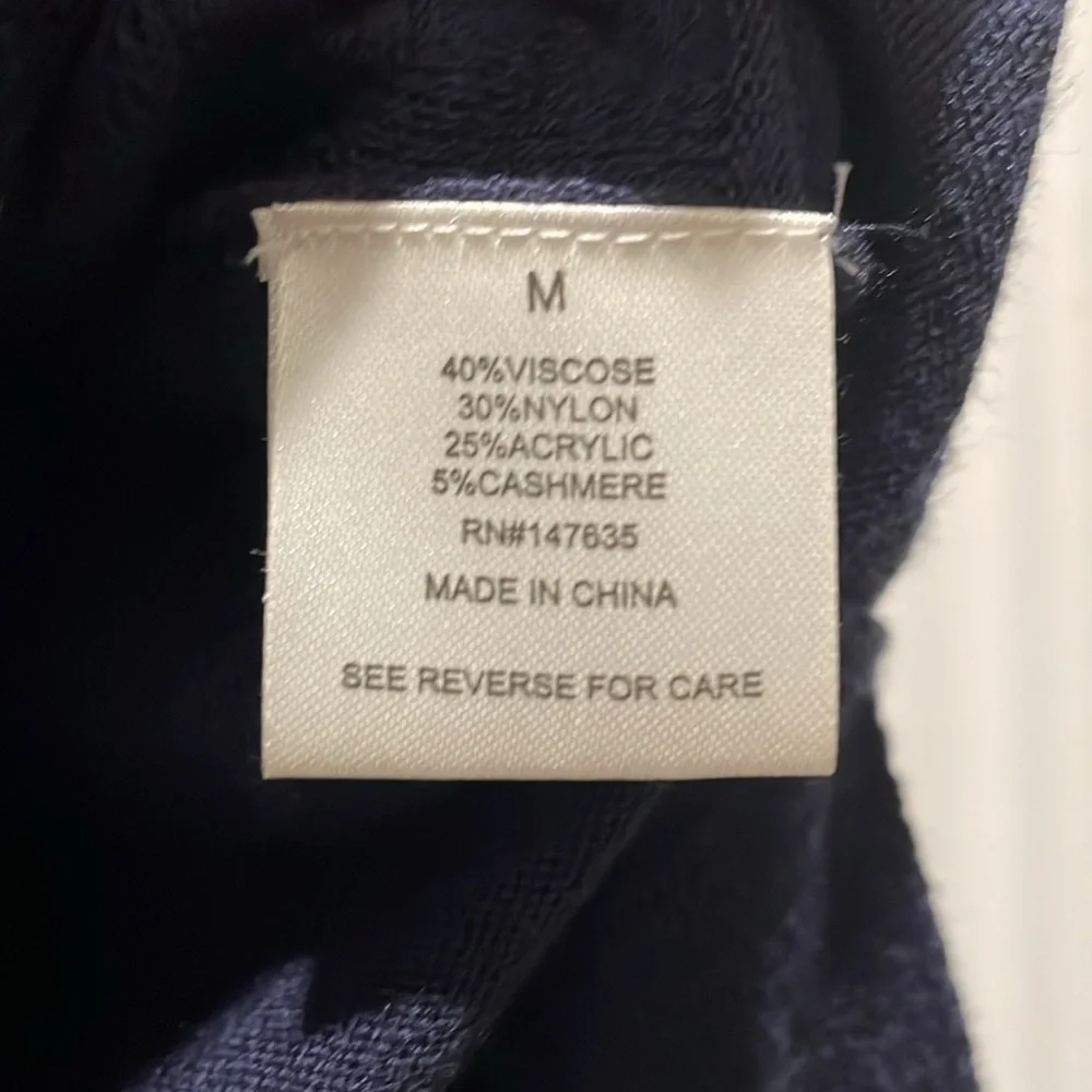 Romeo & Juliet Women’s Knit Sweater Medium Blue Cashmere Blend Contemporary